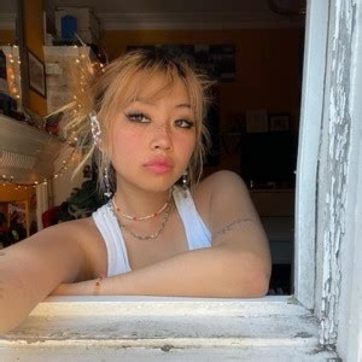 Beabadoobee Age - Bio, Wiki, Height, Net Worth, Relationship (2023)