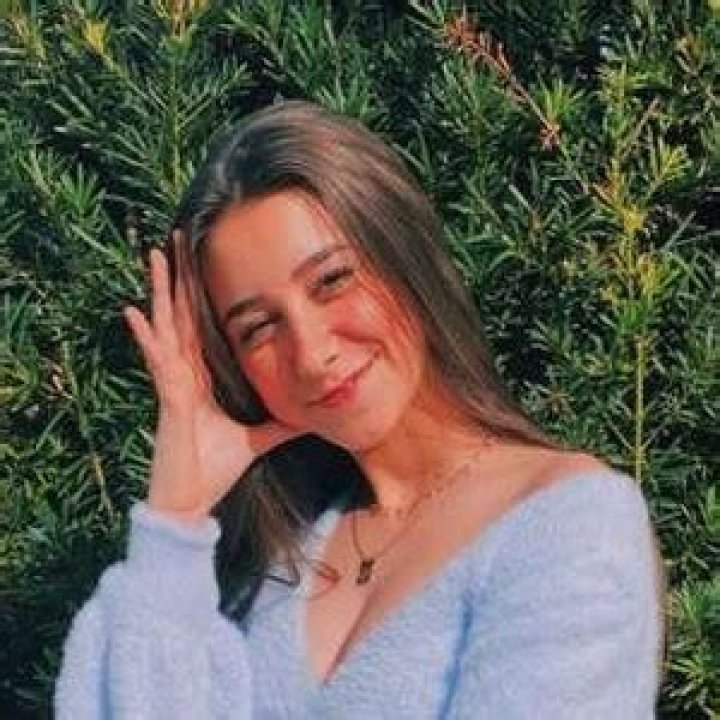 Emily Paulichi Age | Wiki, Net worth, Bio, Height, Boyfriend ?