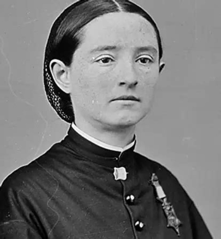How Mary Walker Became The Only Woman Awarded A Medal Of Honor