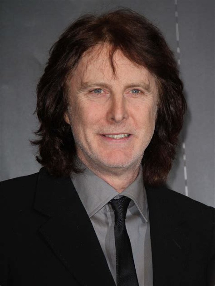 How tall is David Threlfall