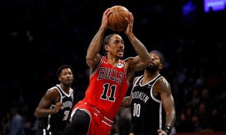 How tall is Demar DeRozan