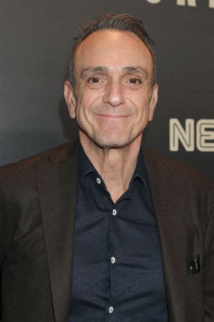 How tall is Hank Azaria