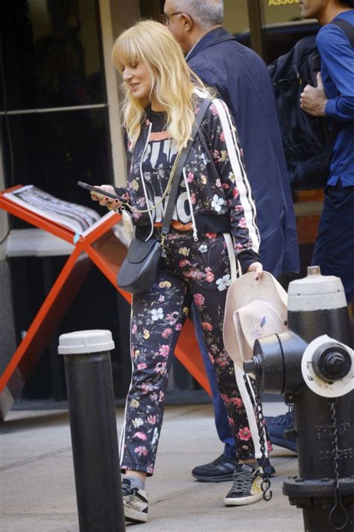 How tall is Jewel Kilcher