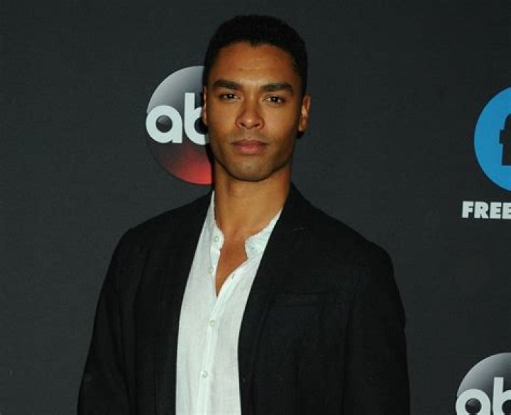 How tall is Regé-Jean Page