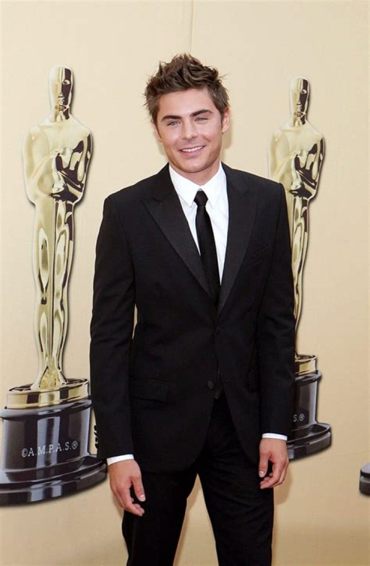 How tall is Zac Efron