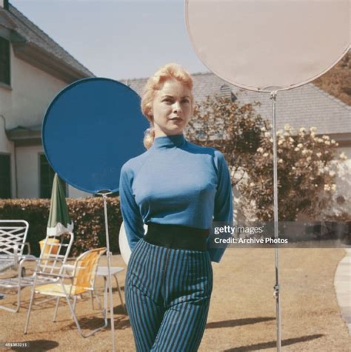 How tall was Janet Leigh