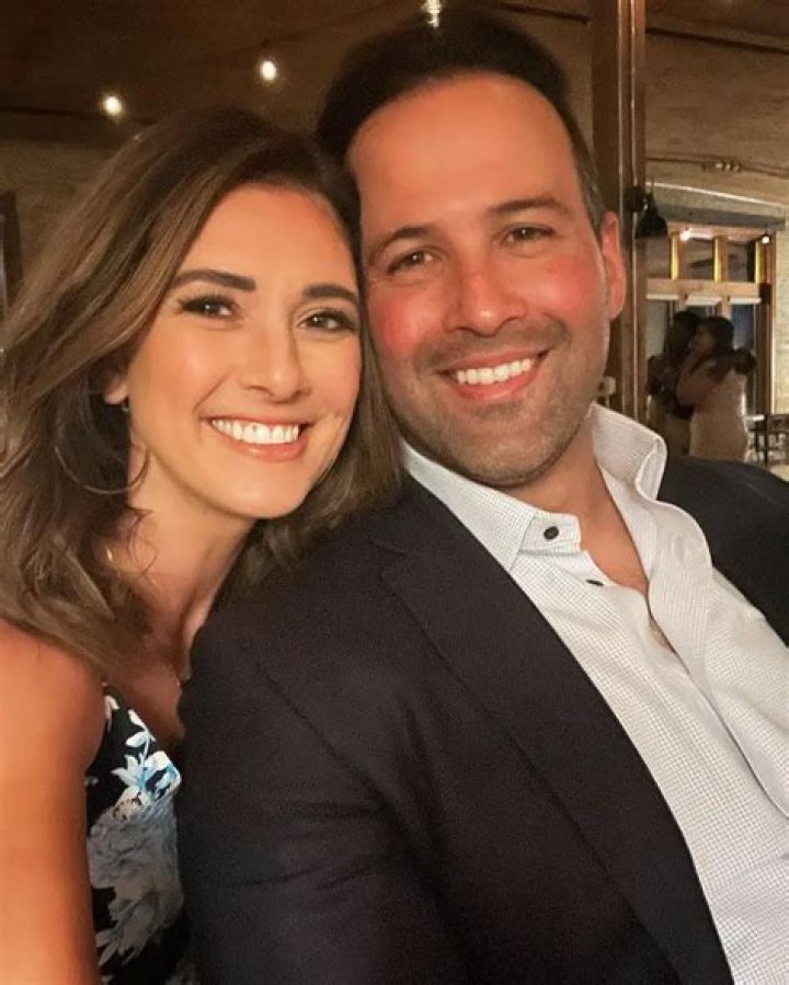 Jen Lada is Married to Husband Dario Melendez. Her Net Worth, Salary, Birthday, Baby