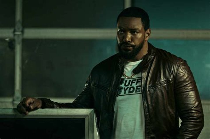 Laz Alonso - CelebNetWorth